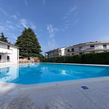 Ruhige Ferienwohnung Mit Privater Terrasse ペスキエーラ・デル・ガルダ