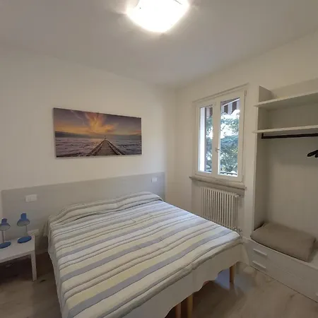 Ruhige Ferienwohnung Mit Privater Terrasse ペスキエーラ・デル・ガルダ