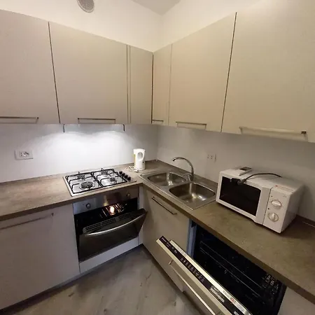 アパート Ruhige Ferienwohnung Mit Privater Terrasse ペスキエーラ・デル・ガルダ