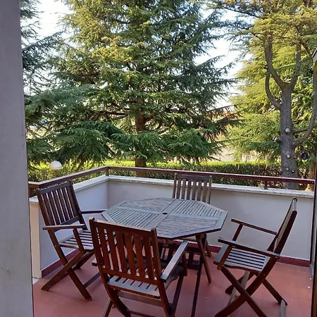 Ruhige Ferienwohnung Mit Privater Terrasse