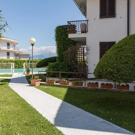 Ruhige Ferienwohnung Mit Privater Terrasse * ペスキエーラ・デル・ガルダ